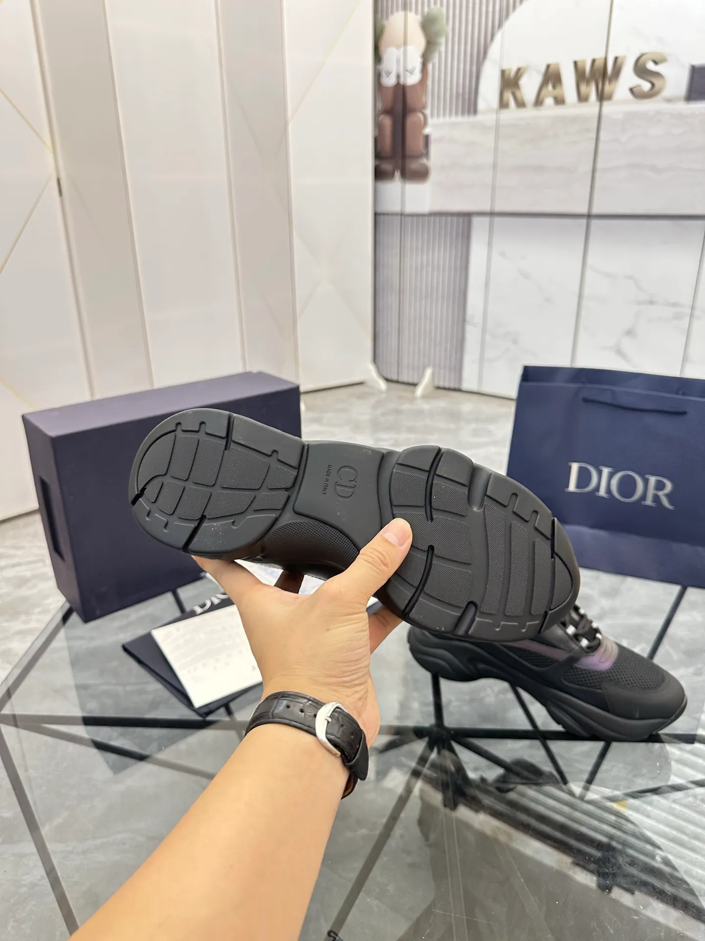 Men's shoes: 💰P460¥ Ready in Guangzhou, fully packaged Product trademark: Dior* "Dior*" low-top casual shoes Regular size: 38-46 (can be customized to 47) B22 Product materials: imported cowhide leather upper spliced ​​with original fabric, breathable lining, original outsole. Number: 920